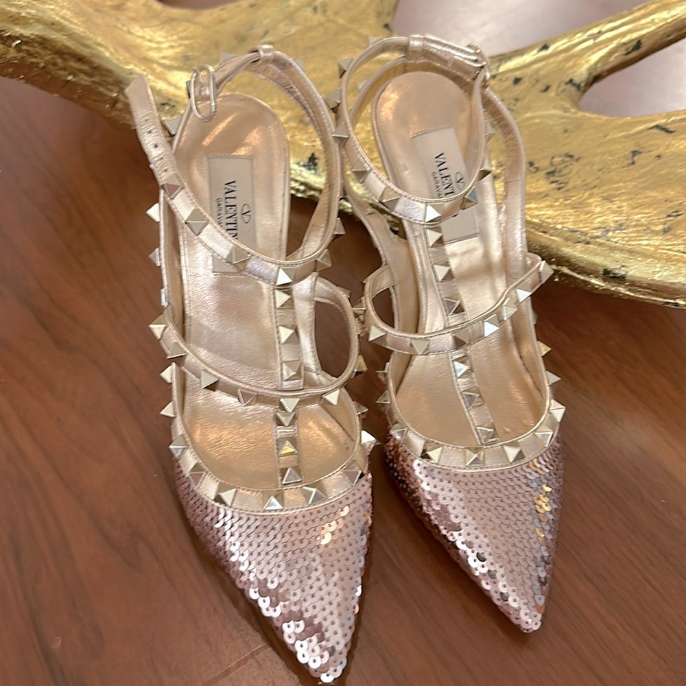 Valentino Sequence Pumps